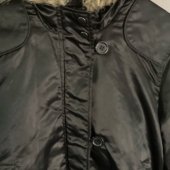 Adorable Guess black crop hooded jacket excellent condition size large - Picture 3 of 6